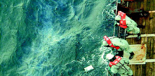 Seawater sampling in the area of the Ievoli Sun incident (2002, France)